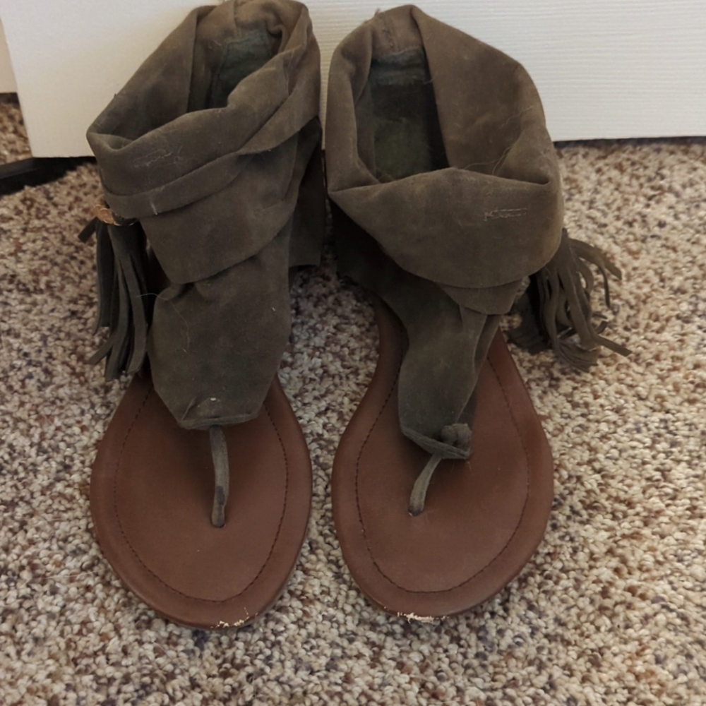 Sandles